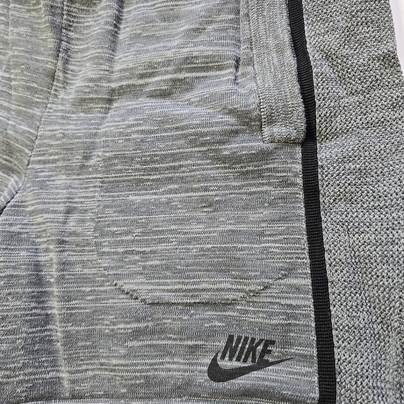 Nike Tech Knit Ladies Grey Shorts Medium - Picture 2 of 10
